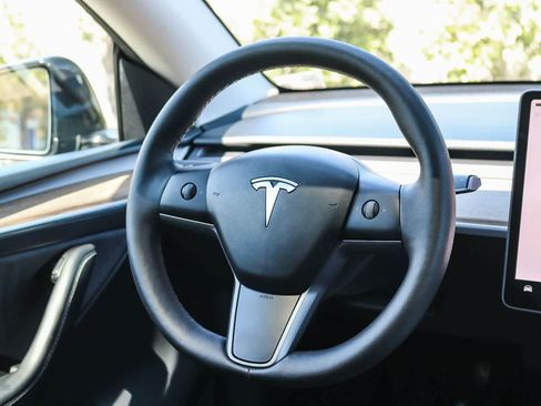 Used 2025 Tesla Model Y Performance AWD/4WD image 13
