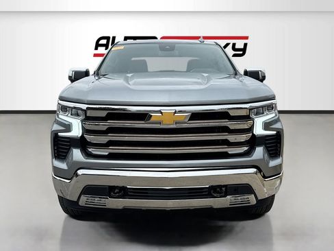 Used 2025 Chevrolet Silverado 1500 LTZ AWD/4WD image 2