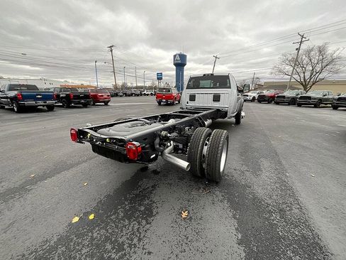 New 2026 RAM 5500 4x4 Regular Cab image 6