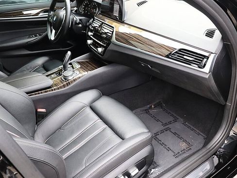 Used 2019 BMW 530i RWD image 11
