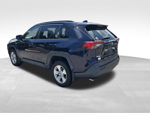 Used 2021 Toyota RAV4 XLE w/ Convenience Package AWD/4WD image 4