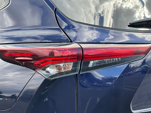 Used 2024 Toyota Highlander XLE image 47