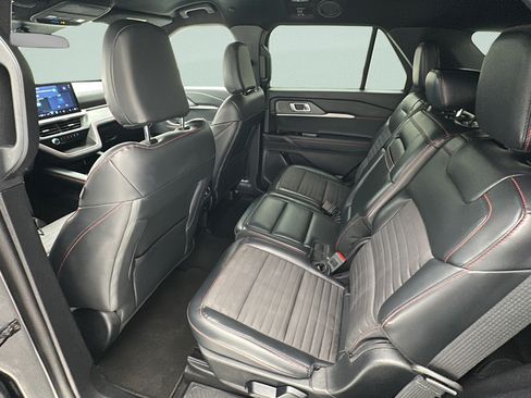 Used 2025 Ford Explorer ST-Line w/ ST-Line Street Pack AWD/4WD image 9
