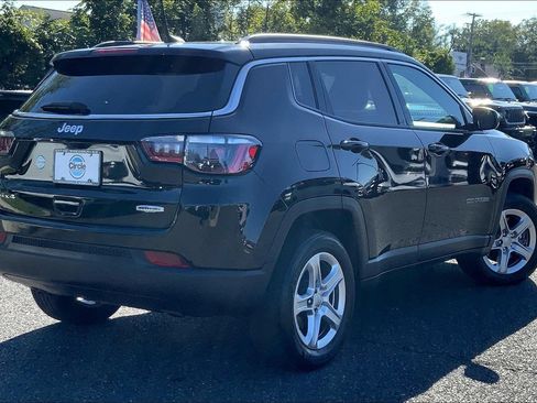 Used 2023 Jeep Compass Latitude AWD/4WD image 10