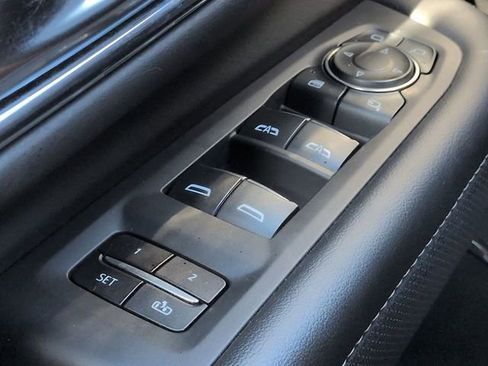 Used 2023 Chevrolet Suburban Premier image 22