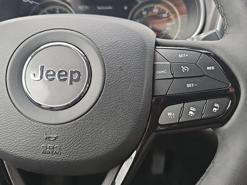 Used 2023 Jeep Cherokee Altitude Lux AWD/4WD image 18