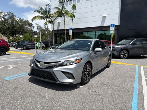Used 2020 Toyota Camry SE FWD image 13