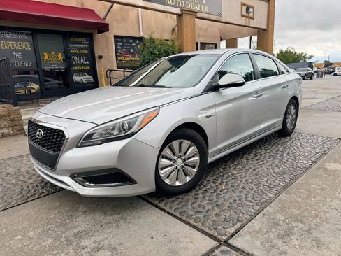 Used 2016 Hyundai Sonata SE FWD image 1