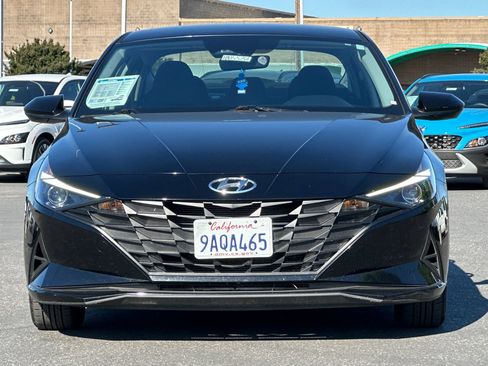 Used 2022 Hyundai Elantra SE FWD image 9