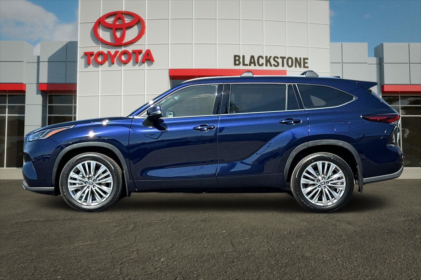 Certified 2026 Toyota Highlander Platinum AWD/4WD image 6