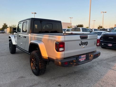 Used 2023 Jeep Gladiator Sport AWD/4WD image 3