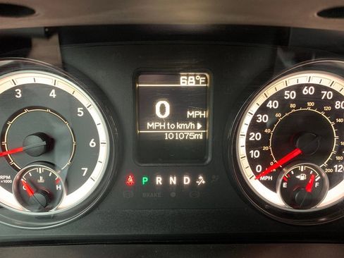 Used 2018 RAM 1500 Express AWD/4WD image 29