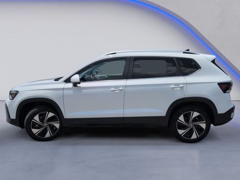 Used 2025 Volkswagen Taos SE AWD/4WD image 10