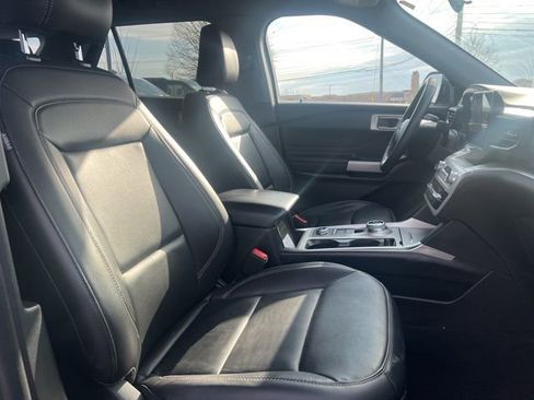 Used 2024 Ford Explorer XLT w/ Equipment Group 202A image 10