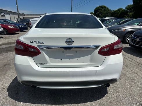 Used 2018 Nissan Altima FWD image 5