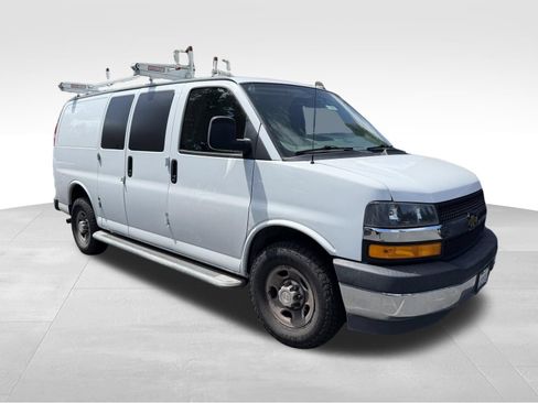 Used 2020 Chevrolet Express 2500 w/ Driver Convenience Package RWD image 2