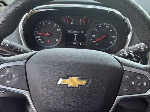 Used 2021 Chevrolet Traverse LS FWD image 18