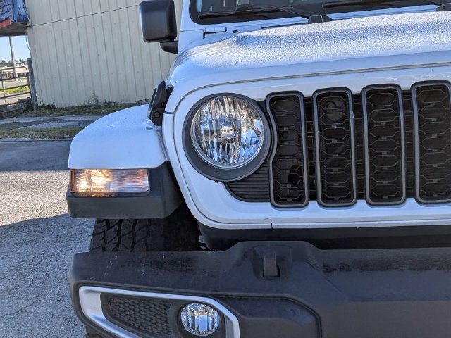 Used 2025 Jeep Gladiator Sport AWD/4WD image 9