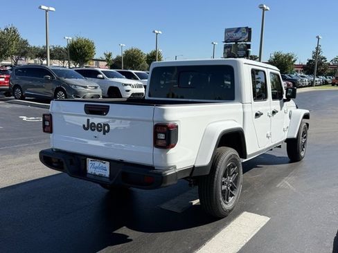 New 2025 Jeep Gladiator Sport image 8