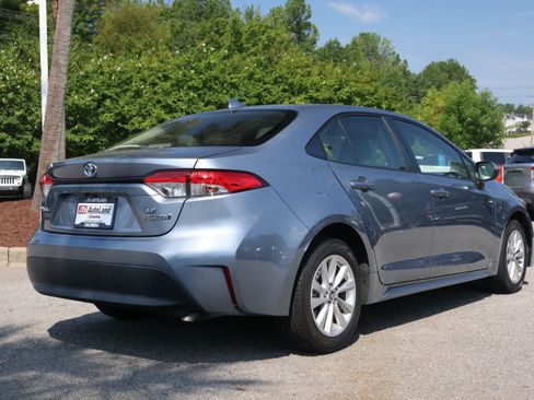 Used 2024 Toyota Corolla LE w/ LE Convenience Package FWD image 5