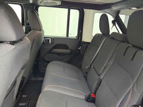 Used 2025 Jeep Wrangler Sahara image 20