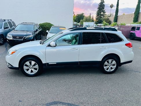 Used 2011 Subaru Outback 3.6R Limited w/ PWR Moonroof Pkg AWD/4WD image 5