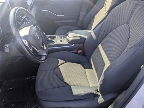 Used 2023 Toyota Highlander LE image 15