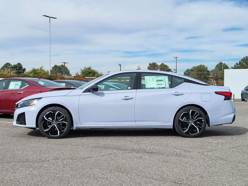 New 2025 Nissan Altima 2.5 SR image 2