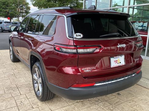 Used 2022 Jeep Grand Cherokee L Limited AWD/4WD image 5