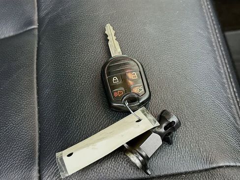 Used 2017 Ford Expedition XLT image 22