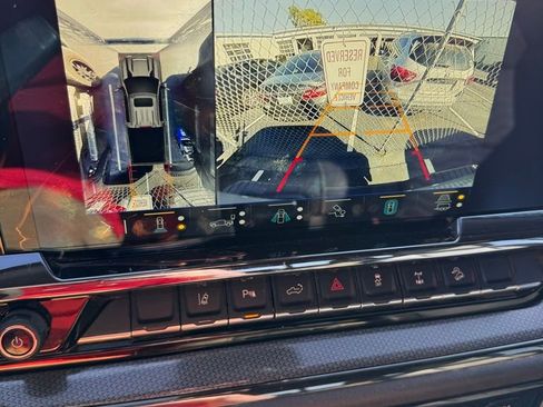 Used 2024 Chevrolet Silverado 2500 ZR2 w/ Technology Package image 20