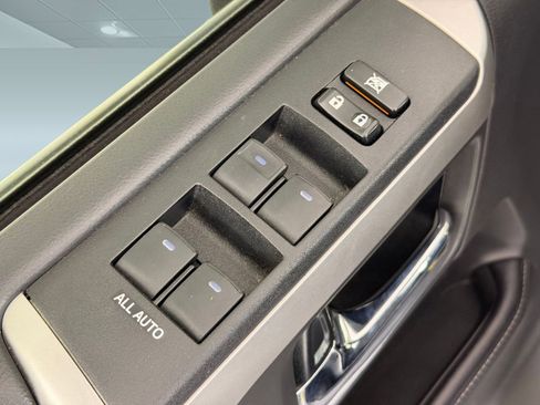 Used 2015 Toyota 4Runner SR5 image 12