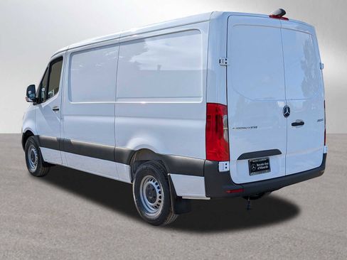 Used 2025 Mercedes-Benz Sprinter 2500 image 5