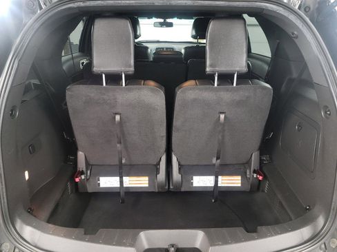 Used 2015 Ford Explorer XLT w/ Equipment Group 202A image 10