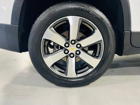 Used 2020 Chevrolet Traverse LT w/ LT Premium Package FWD image 12
