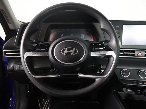 Used 2025 Hyundai Elantra SE FWD image 33
