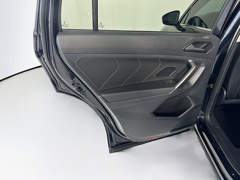 Used 2022 Volkswagen Tiguan SE FWD image 27