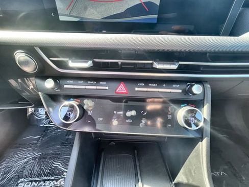 Certified 2024 Hyundai Sonata SEL w/ Convenience Package FWD image 18