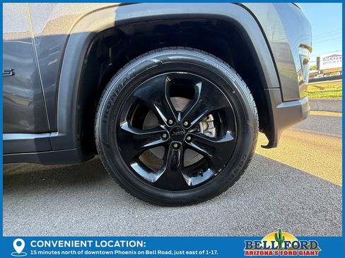Used 2018 Jeep Compass Latitude w/ Popular Equipment Group FWD image 9