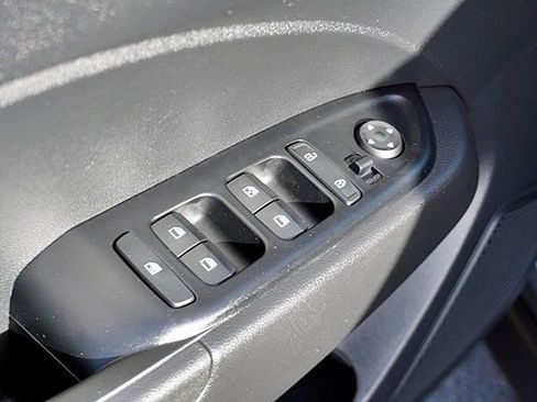 Certified 2025 Hyundai Venue SEL FWD image 24