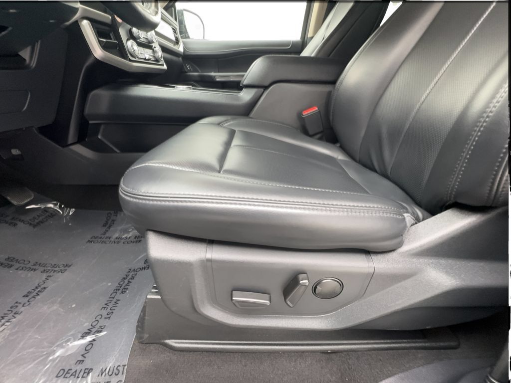 Used 2024 Ford Expedition XLT RWD image 21