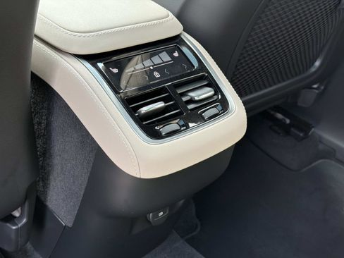 Used 2026 Volvo XC90 B6 Plus w/ Protection Package Premier AWD/4WD image 22