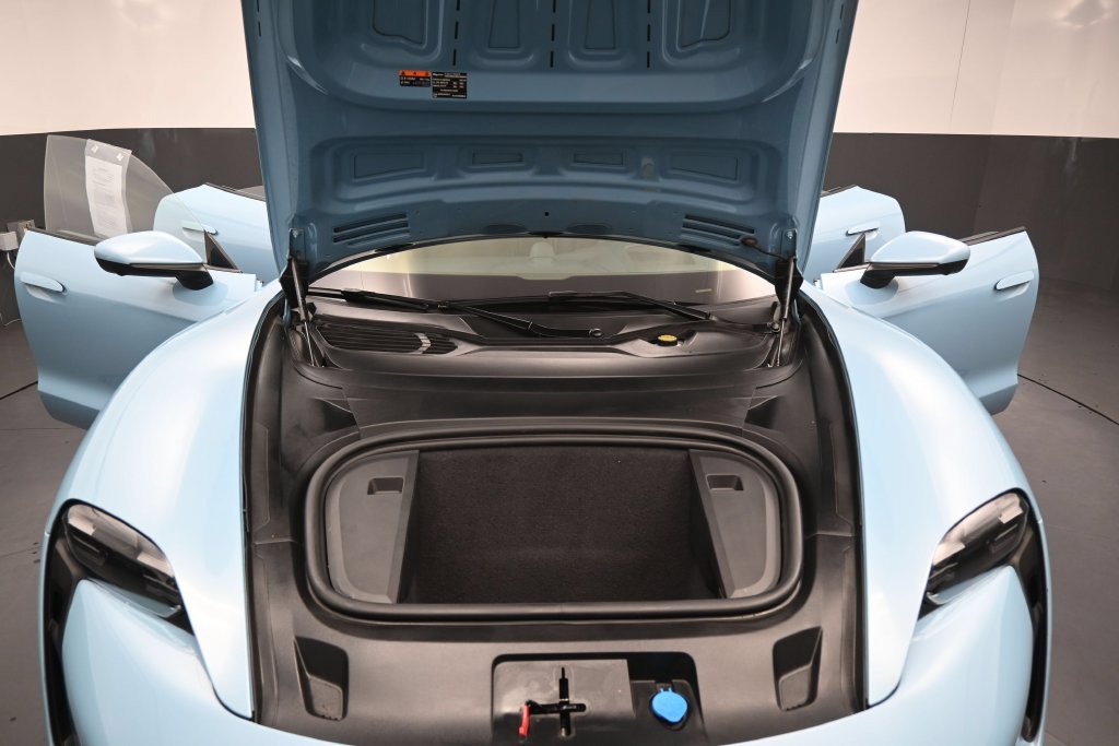 Used 2021 Porsche Taycan RWD image 30