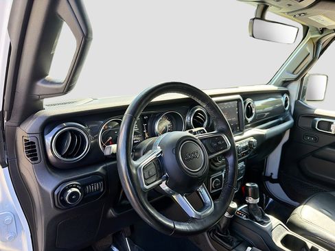 Used 2022 Jeep Wrangler Unlimited Sahara image 24