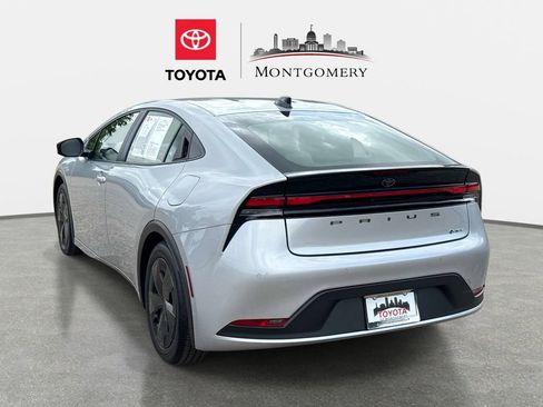 Used 2026 Toyota Prius LE FWD image 5