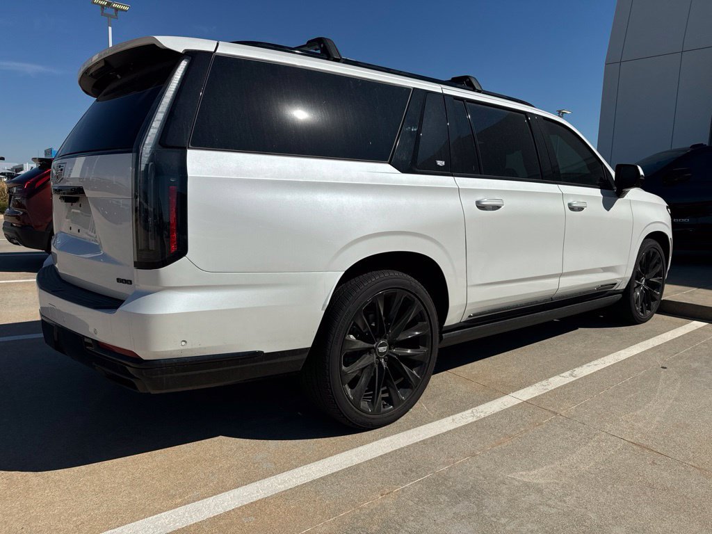 Used 2025 Cadillac Escalade ESV Sport Platinum AWD/4WD image 3