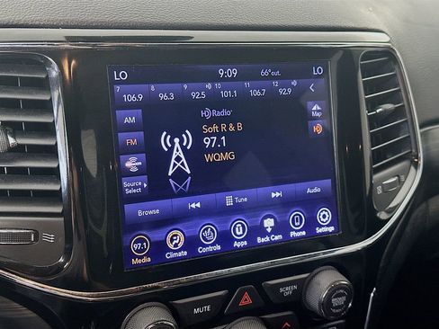 Used 2020 Jeep Grand Cherokee Altitude image 17