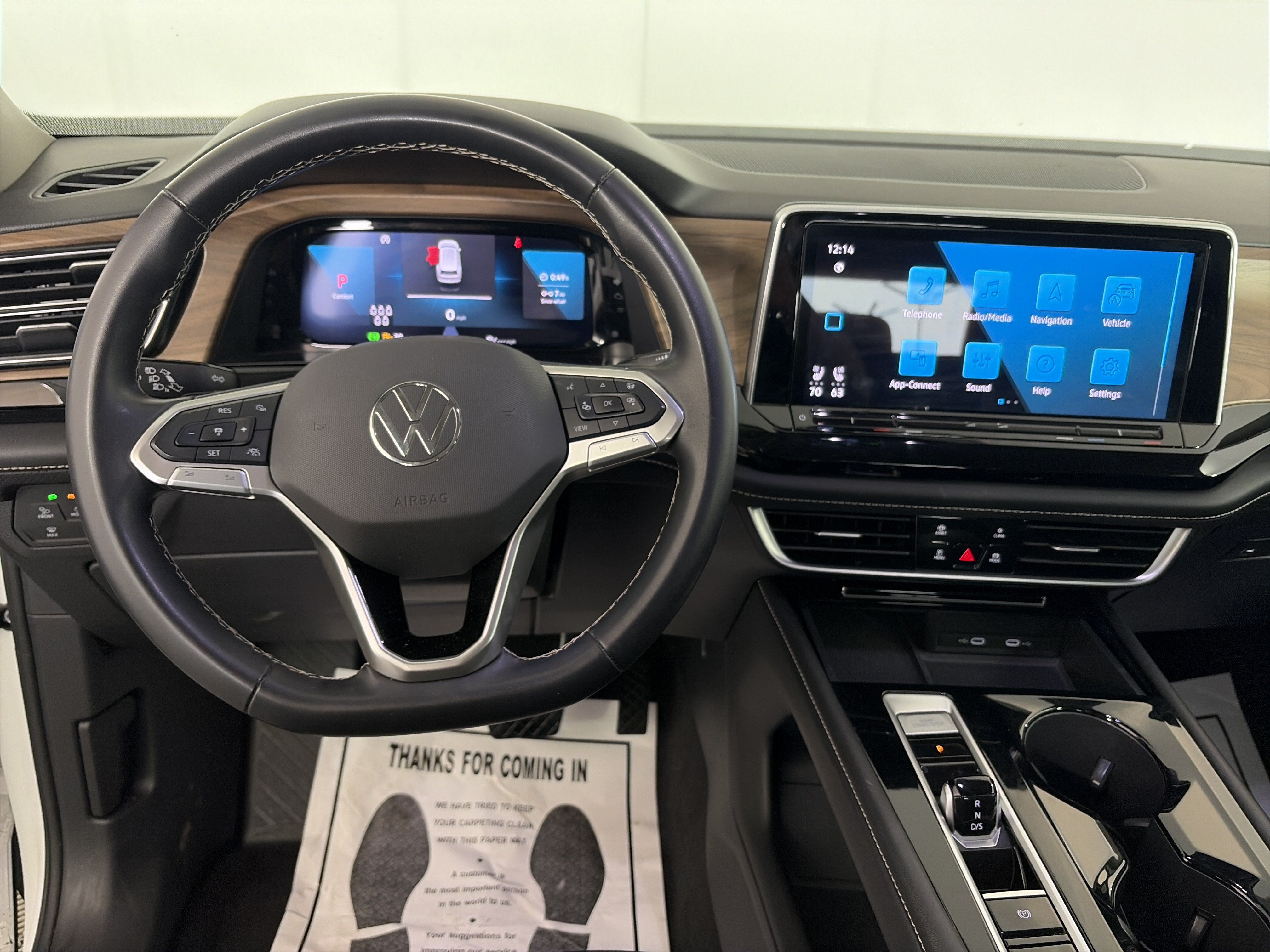 Used 2024 Volkswagen Atlas SE AWD/4WD image 3