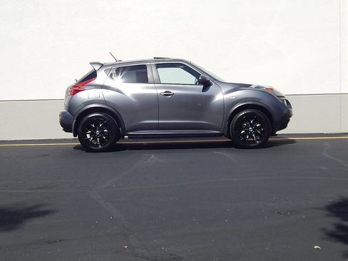 Used 2011 Nissan Juke SV FWD image 2
