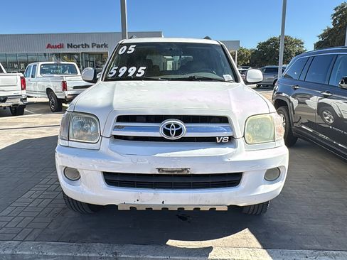 Used 2005 Toyota Sequoia SR5 image 2